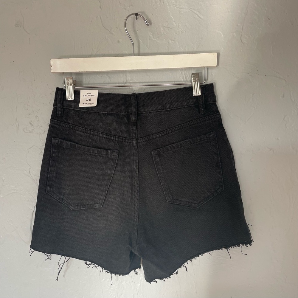 PacSun NWT 90’s Girlfriend Black Raven Denim Jean Shorts Frayed Hem Waist 26” - Picture 5 of 8